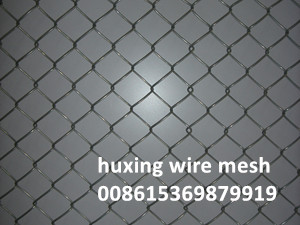 Hot Galvanized Diamond Mesh Chain Link Fence with 3 Strand Barbed Wire Arm